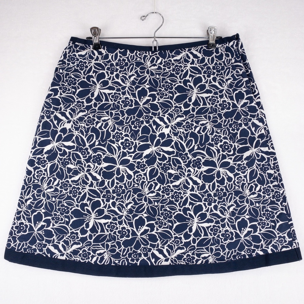 L.L. Bean Favorite Fit Straight Navy Blue Floral Skirt Women's Size 8 Petite